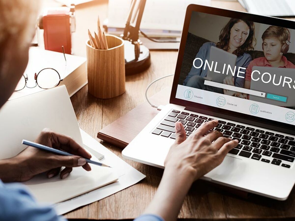 Advantages of Pursuing an Online Course | Global Career Counsellor